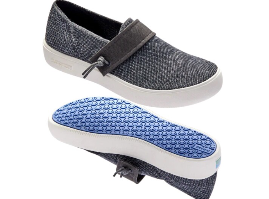 Blueview鞋采用部分（fèn）由海藻製成的聚（jù）氨酯（zhǐ）泡沫，可完全生物降解