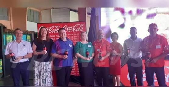 可口（kǒu）可樂（lè）宣布小於1升塑料瓶全部由100%回收塑料造